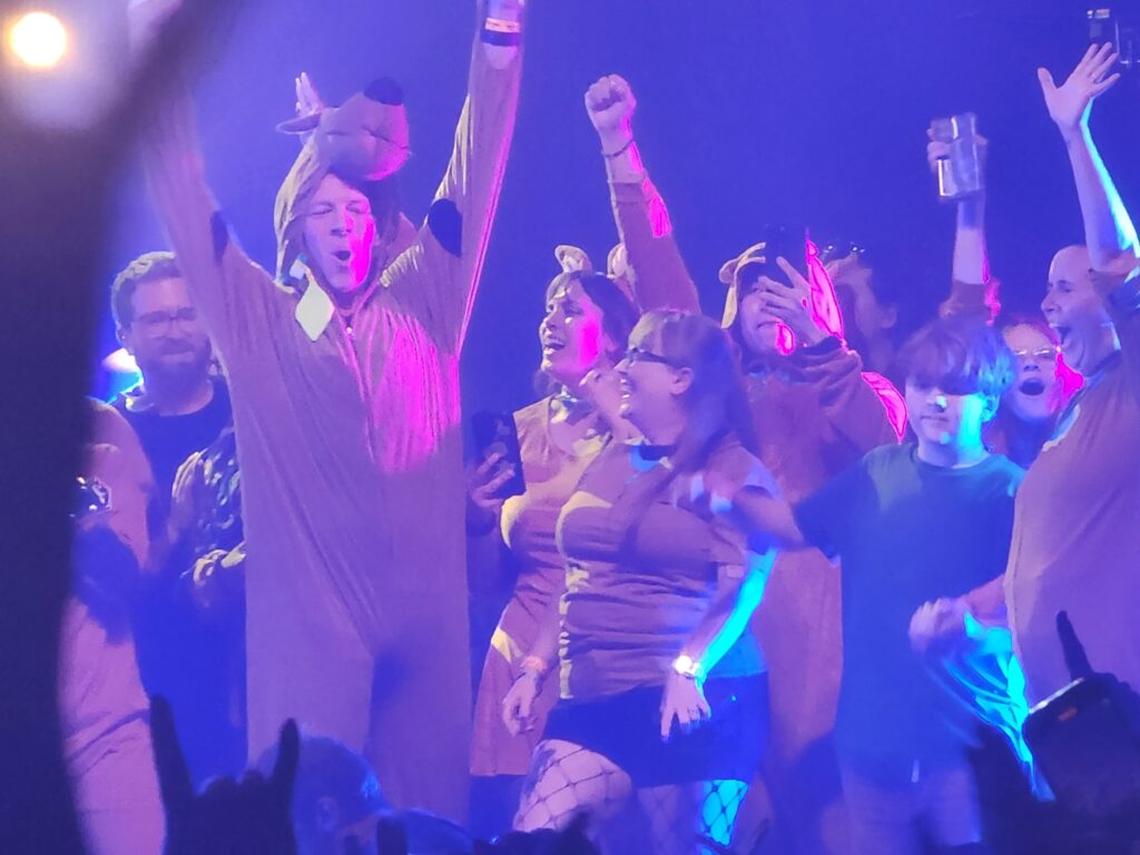 Simple Plan plays What's New Scooby Doo Theme Song